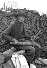 Photograph of Alex Mullis, stave maker and shingle artist.